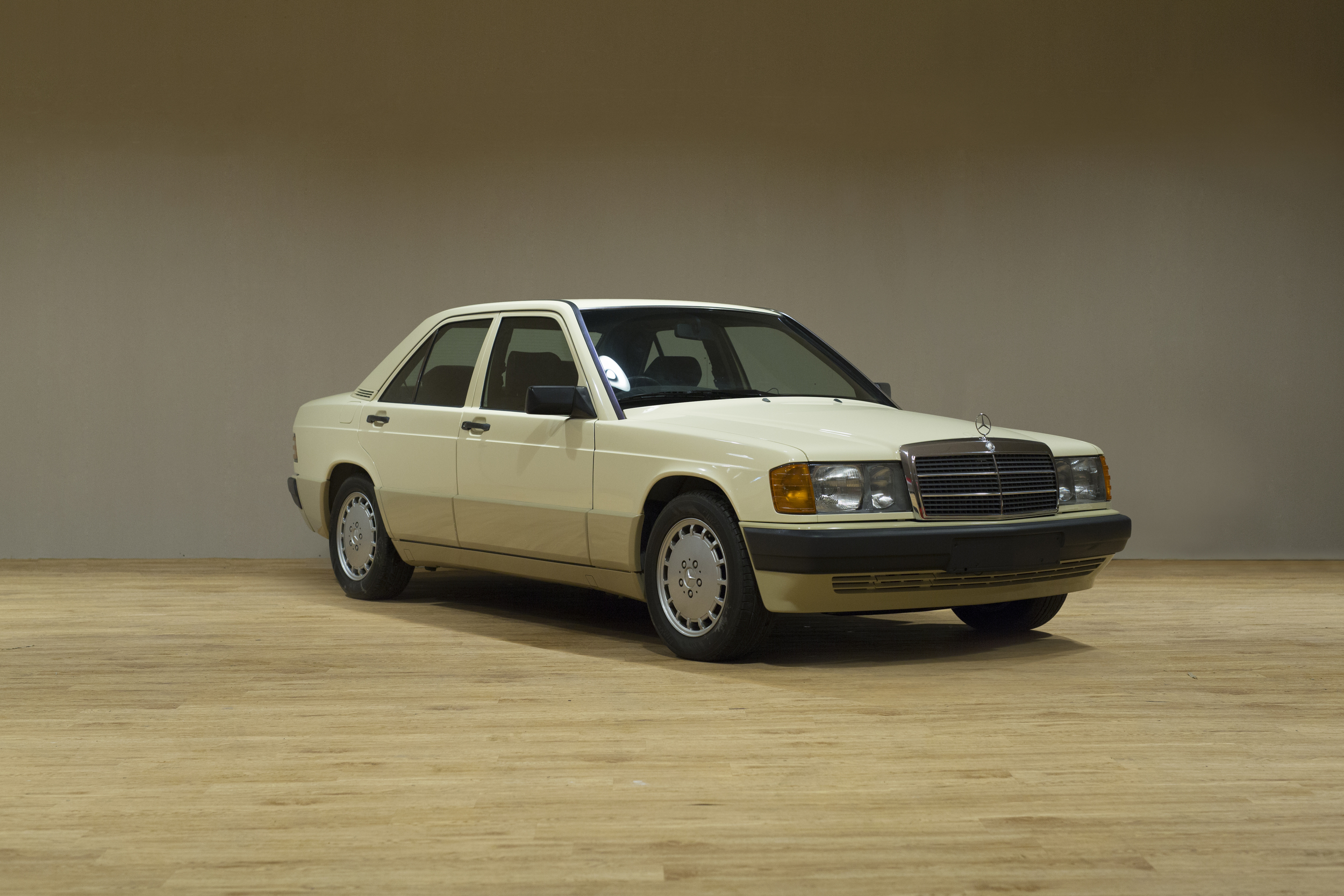 190E_White_FRONT_45.jpg